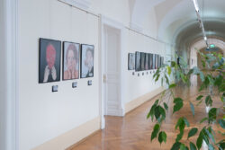 Ausstellungsansicht Selbstportrait mit Maske, Jugendgalerie im Grazer Rathaus