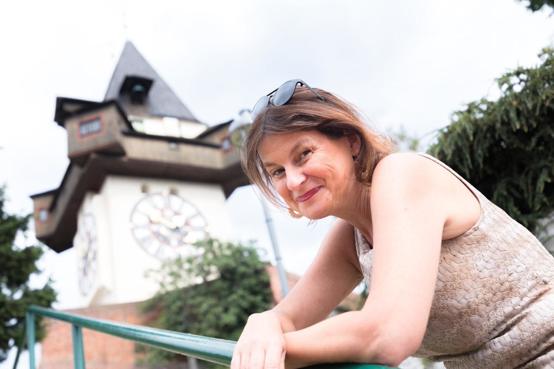 Portrait von Radka Denemarková mit Grazer Uhrturm