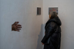 Ausstellungseröffnung Galaxienumarmung im Zentrum von Mirko Maric