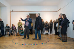 Ausstellungseröffnung Galaxienumarmung im Zentrum von Mirko Maric