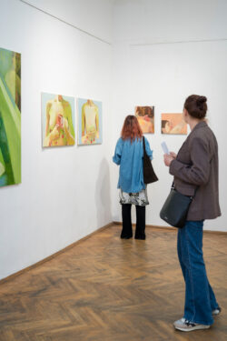 Ausstellung in der Galerie Centrum: Magdalena Herzog, Theresa Obermayer und Bruno Richard zeigen unter Images à Trois ihre Werke